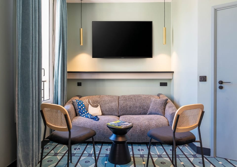 Deluxe Room | In-room safe, desk, soundproofing, free WiFi