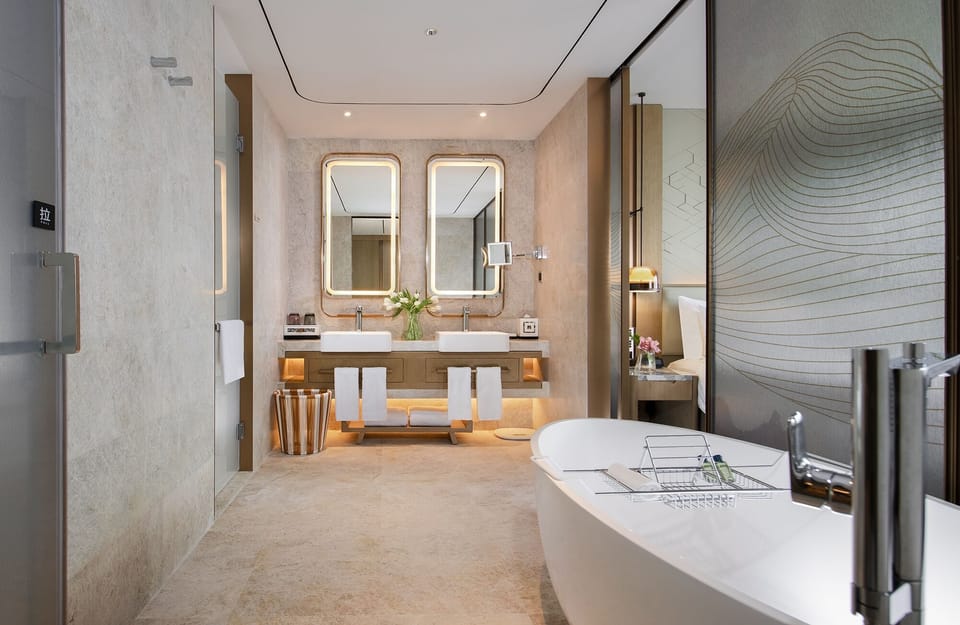 Shower, rainfall showerhead, free toiletries, hair dryer