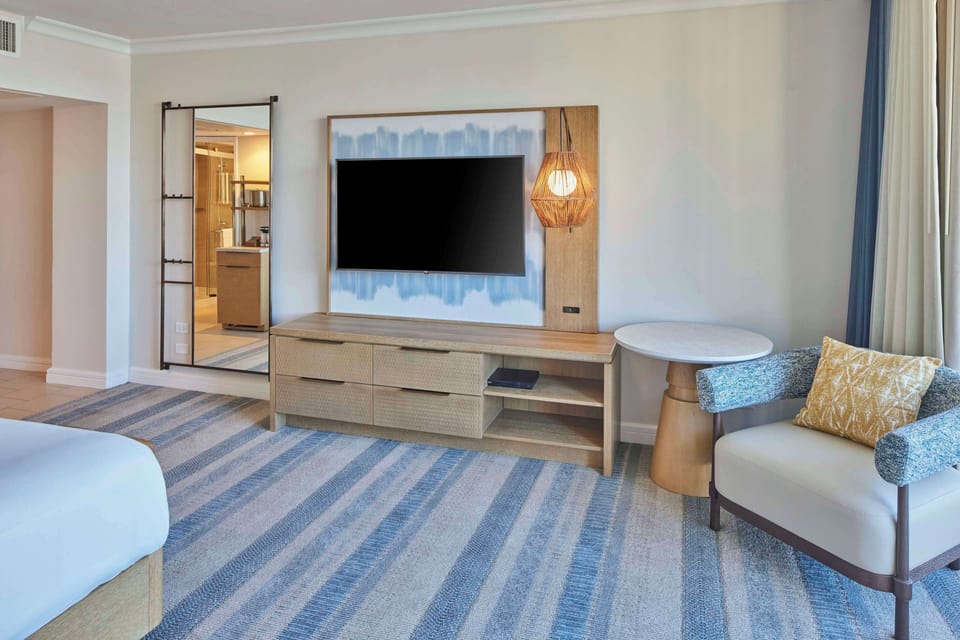 Premium bedding, in-room safe, desk, laptop workspace