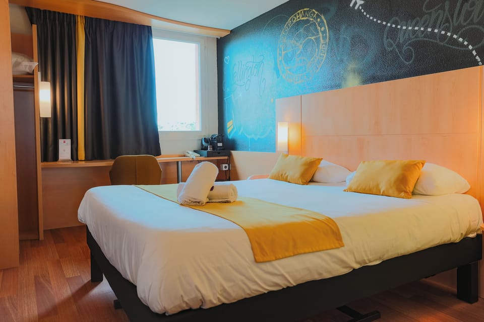 Premium Room, 1 Double Bed | Premium bedding, desk, blackout drapes, soundproofing