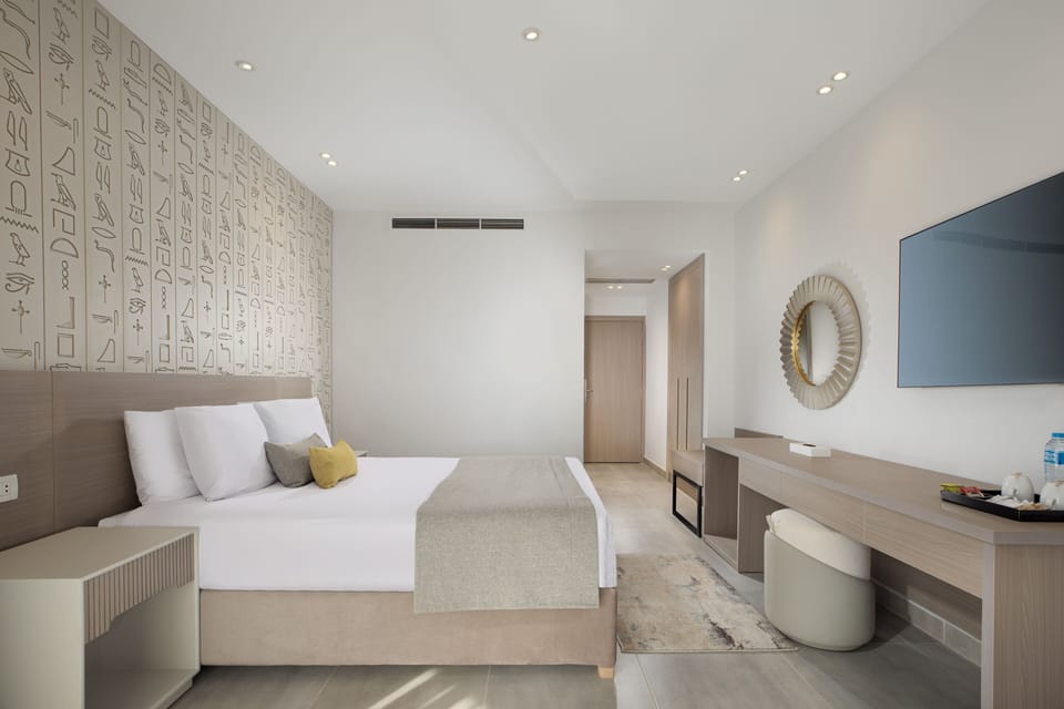 Executive Room, Nile View | In-room safe, desk, bed sheets