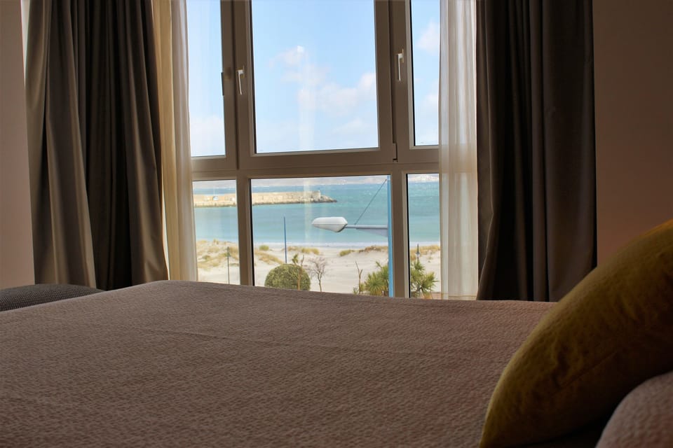 Superior Double Room | Minibar, in-room safe, desk, laptop workspace