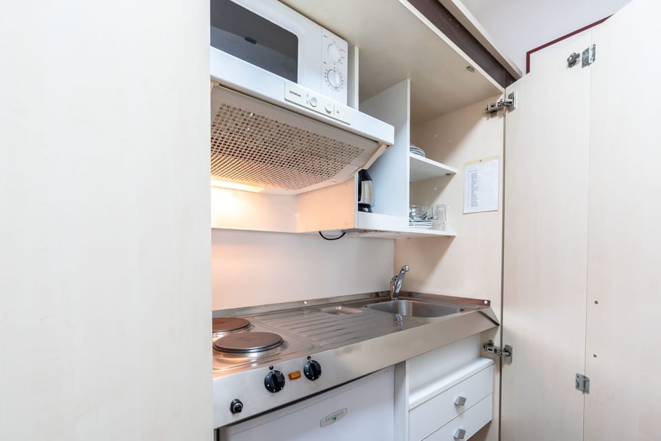 Apartment, Kitchenette | Private kitchen