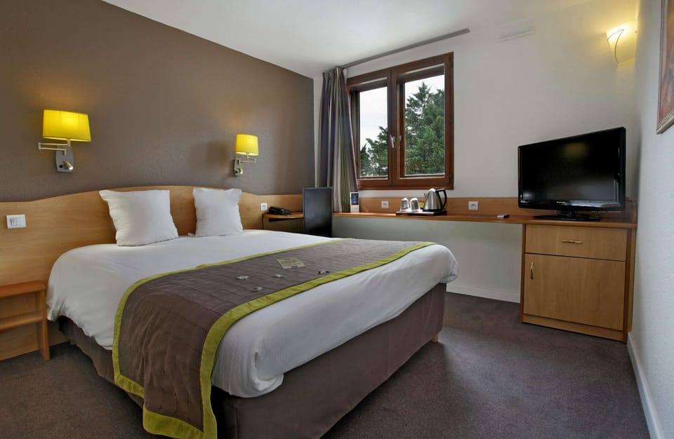 Standard Room, 1 Double Bed | Blackout drapes, soundproofing, iron/ironing board, free WiFi
