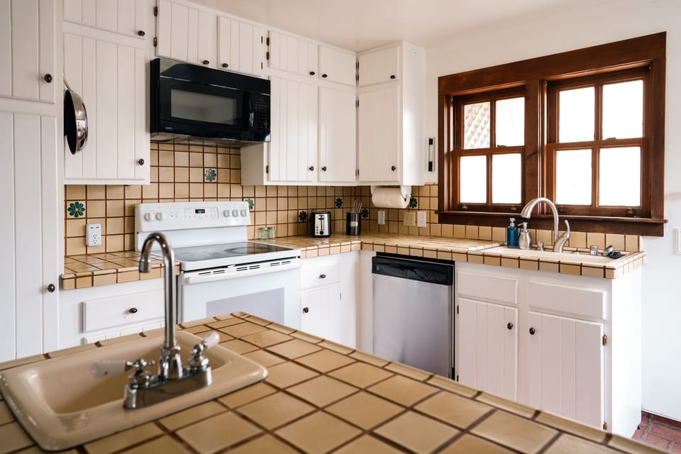 Family Bungalow | Private kitchen | Coffee/tea maker, electric kettle