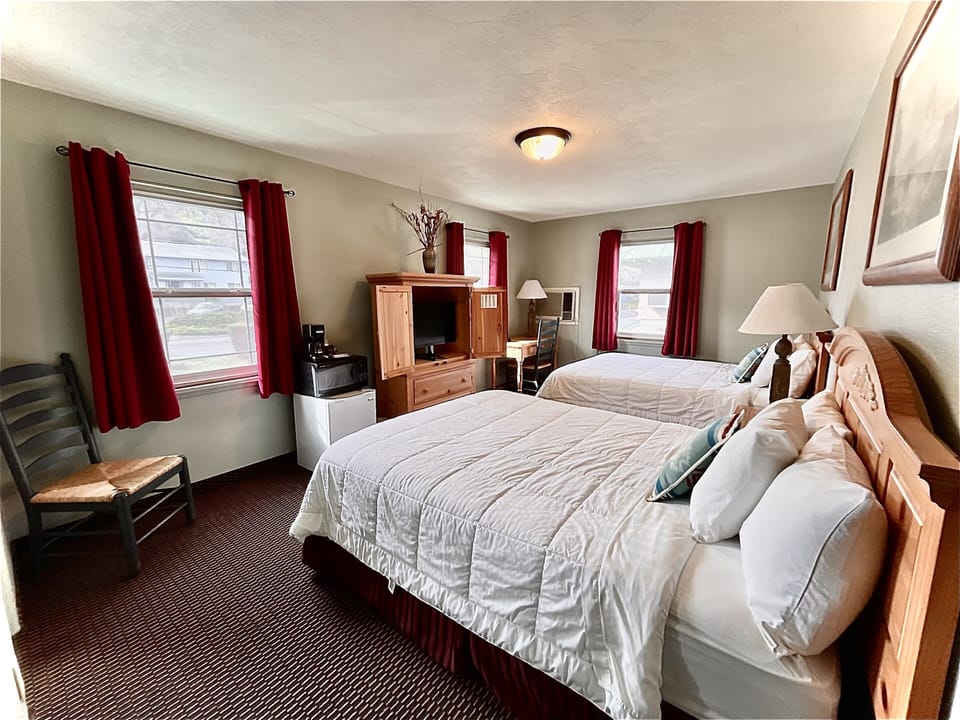 Double Room | Hypo-allergenic bedding, desk, free WiFi, bed sheets