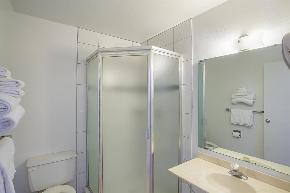 Shower, towels