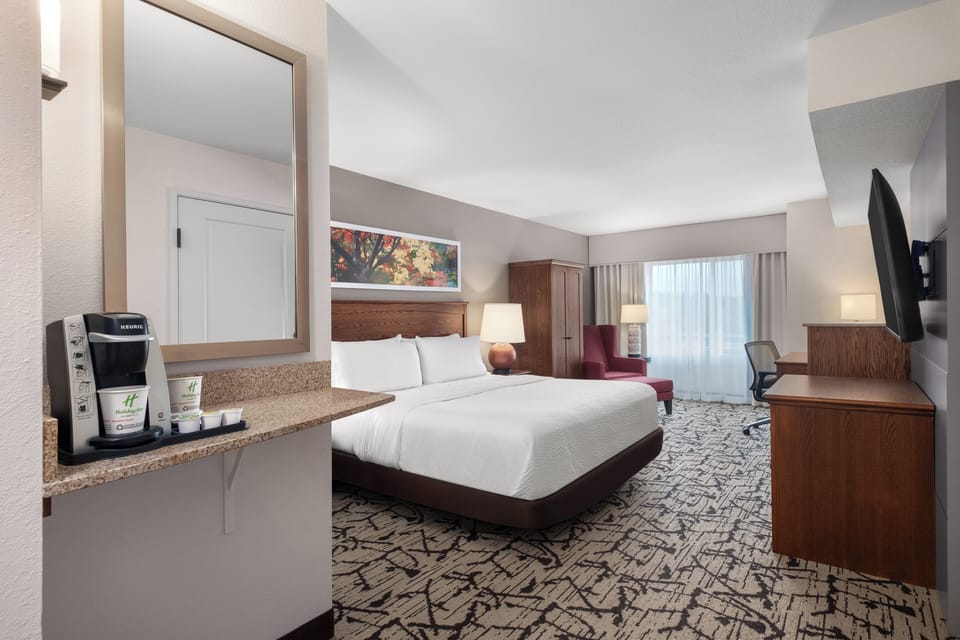 Standard Room, 1 King Bed, Accessible (Mobility, Accessible Tub) | Desk, laptop workspace, blackout drapes, iron/ironing board