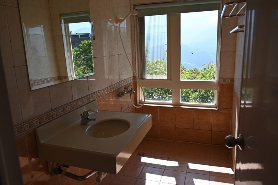 Superior Quadruple Room | Bathroom | Free toiletries, hair dryer, slippers, towels