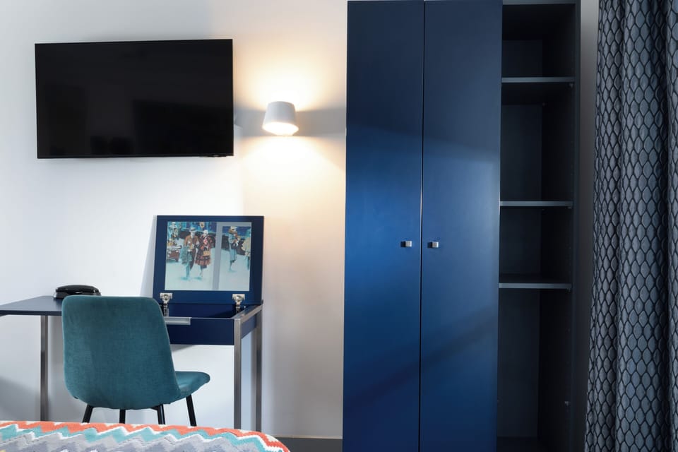 Quadruple Room | In-room safe, desk, laptop workspace, soundproofing
