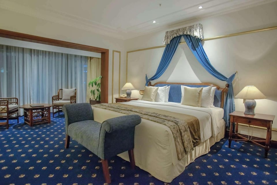 Premium bedding, down comforters, in-room safe, desk