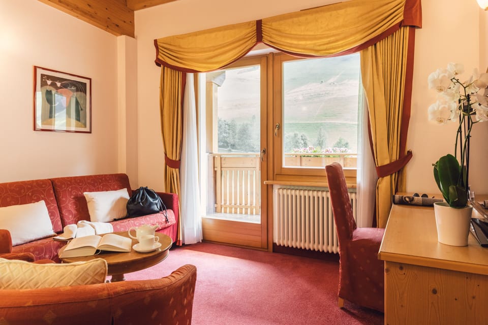 Suite (Dream) | Living area | Flat-screen TV, DVD player