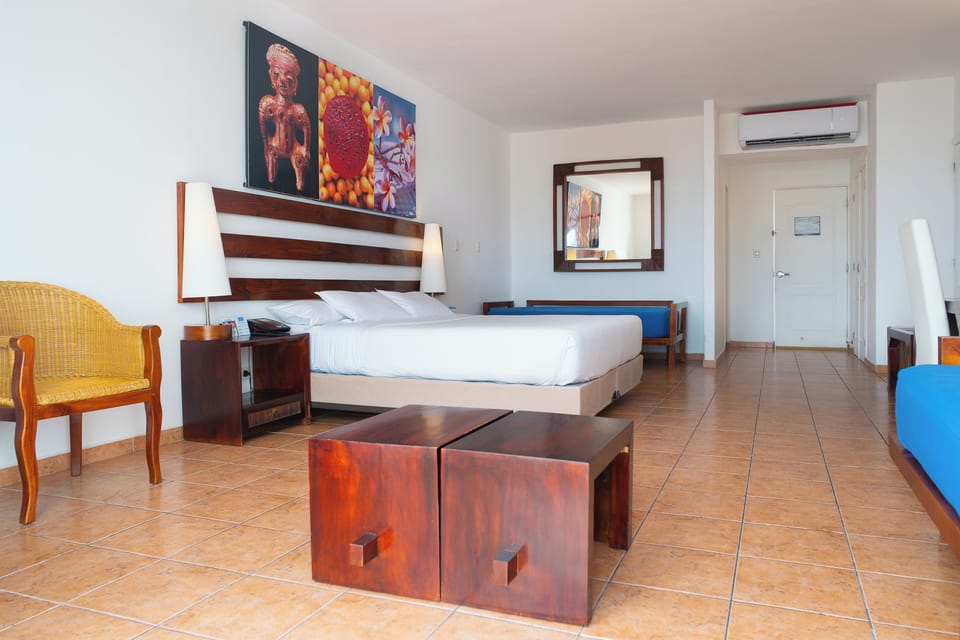Sea View, 1 King Bed | Premium bedding, in-room safe, desk, iron/ironing board (on request)