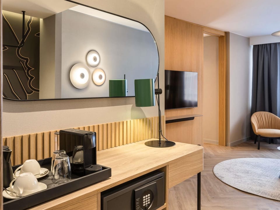 Junior Suite, 1 King Bed with Sofa bed | Premium bedding, minibar, in-room safe, desk