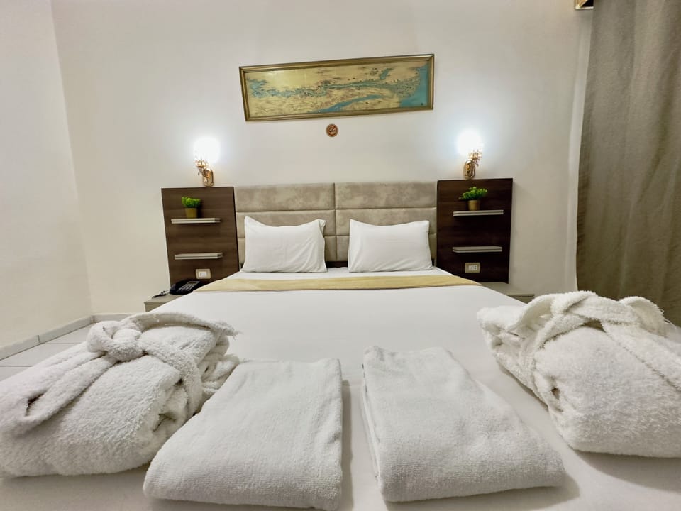 Executive Suite, 1 Queen Bed with Sofa bed | Blackout drapes, free cribs/infant beds, rollaway beds, bed sheets