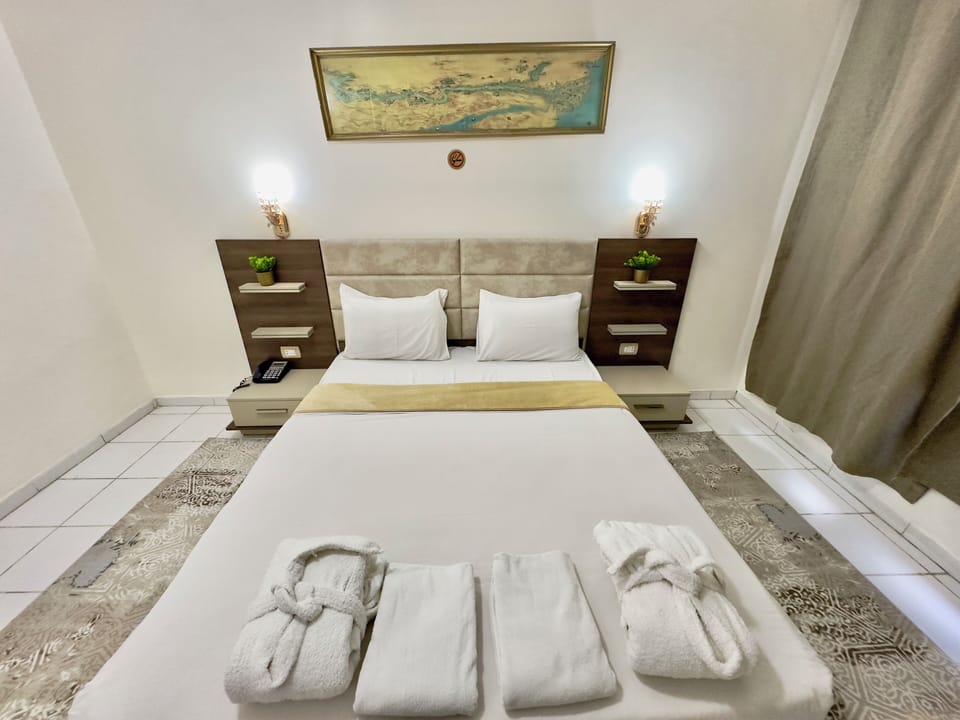Executive Suite, 1 Queen Bed with Sofa bed | Blackout drapes, free cribs/infant beds, rollaway beds, bed sheets