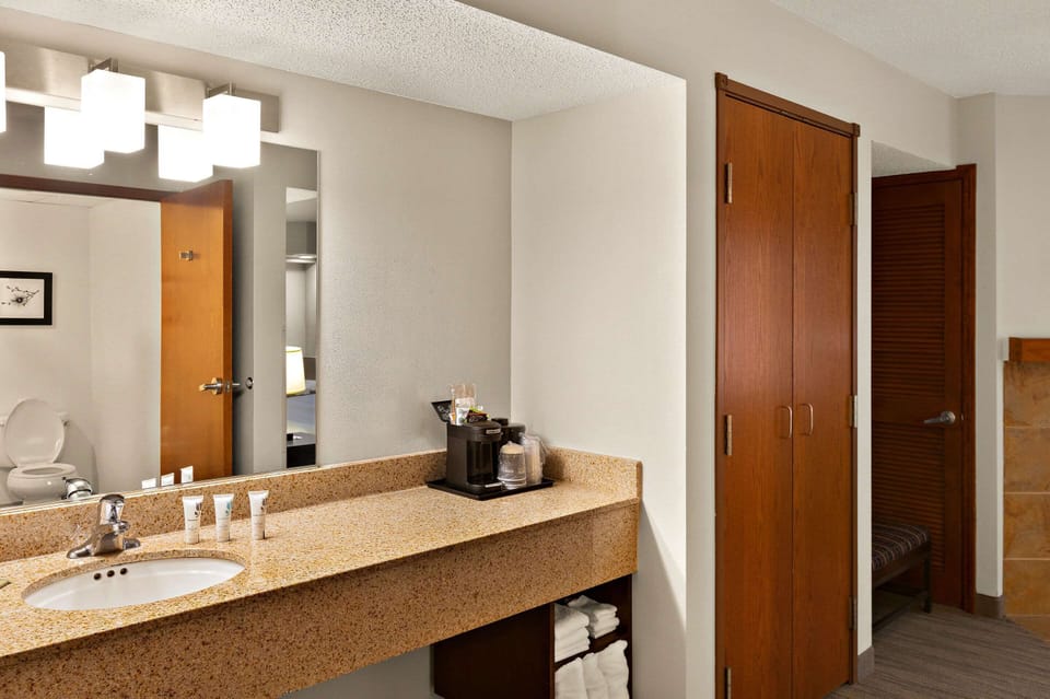 Suite, 1 Bedroom, Non Smoking | Premium bedding, minibar, in-room safe, desk
