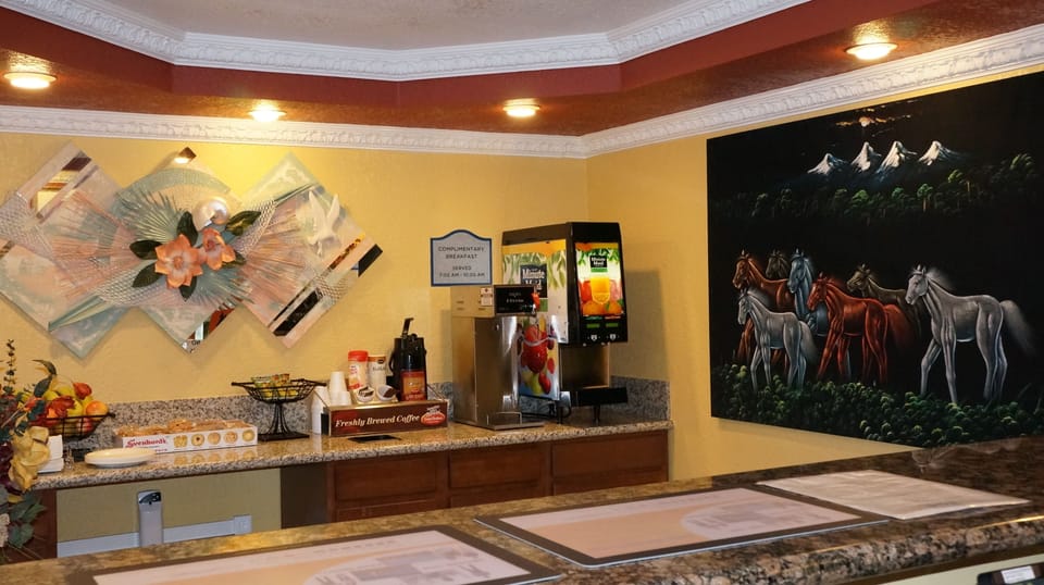 Free daily continental breakfast