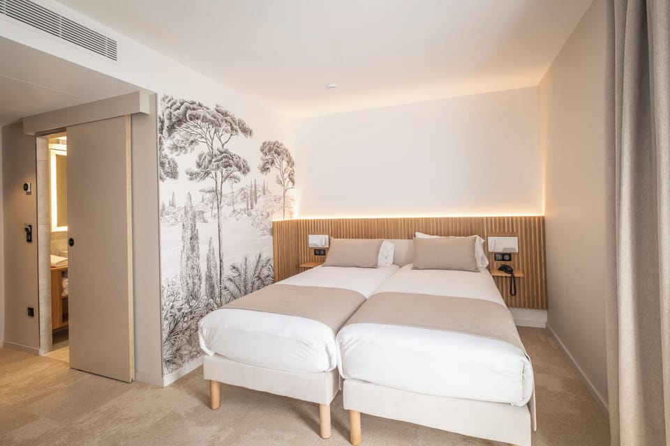 Family Room | In-room safe, soundproofing, free cribs/infant beds, free WiFi