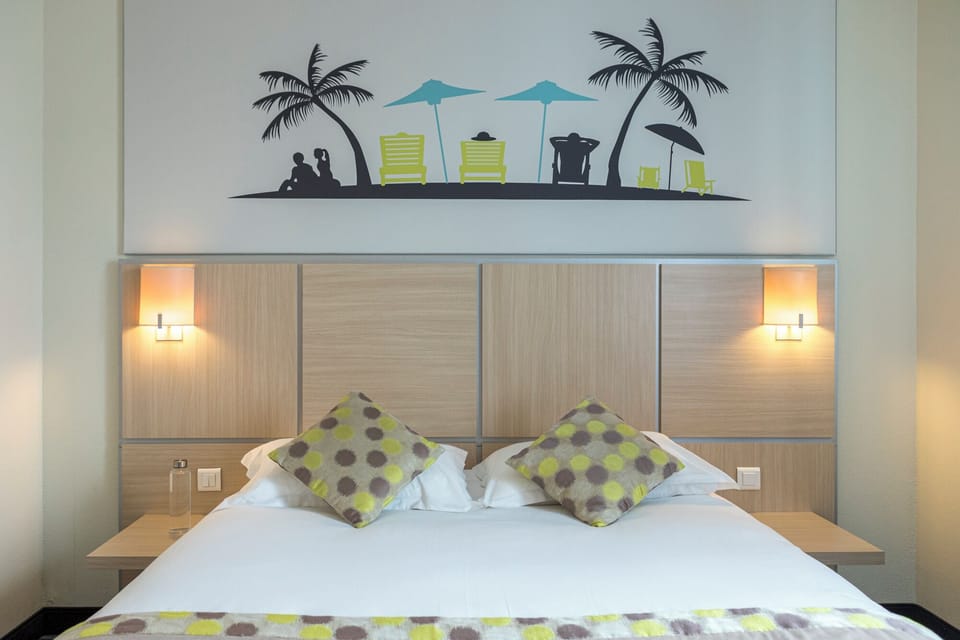 Standard Double Room | In-room safe, desk, soundproofing, iron/ironing board (on request)