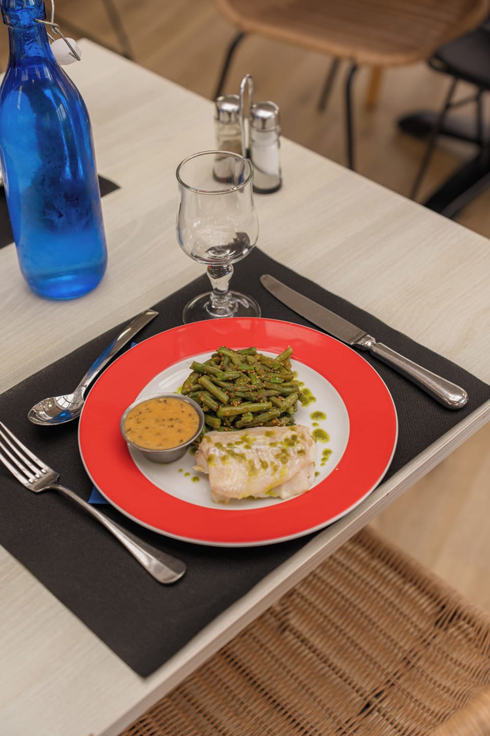 Standard Twin Room | In-room dining