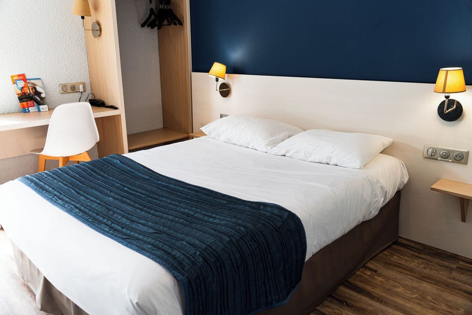 Superior Room | Desk, soundproofing, bed sheets