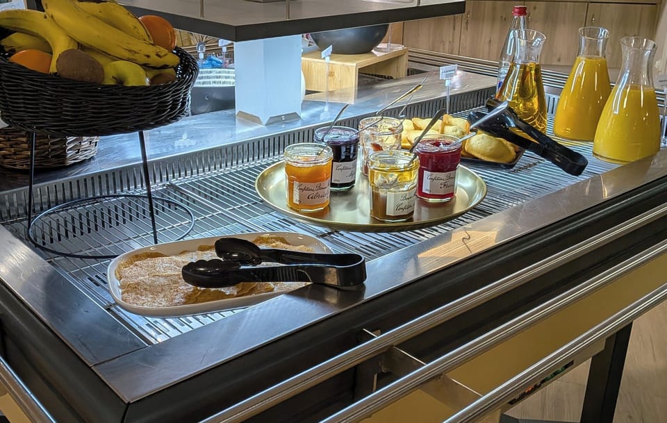 Daily buffet breakfast for a fee