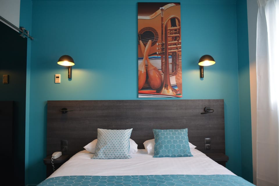 Premium bedding, in-room safe, desk, soundproofing