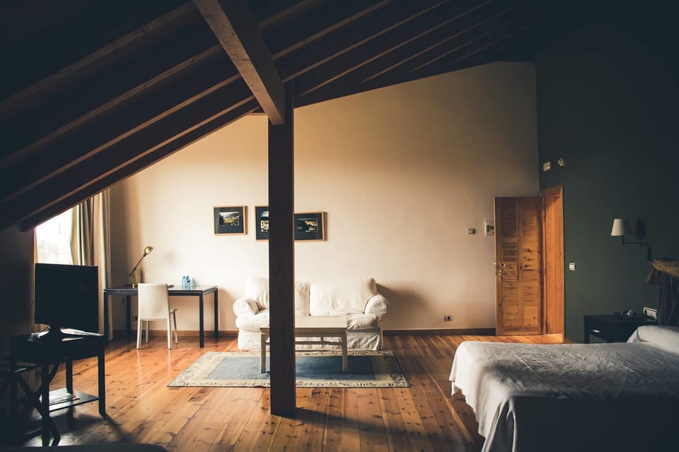 Family Studio | Free cribs/infant beds, rollaway beds, free WiFi, bed sheets