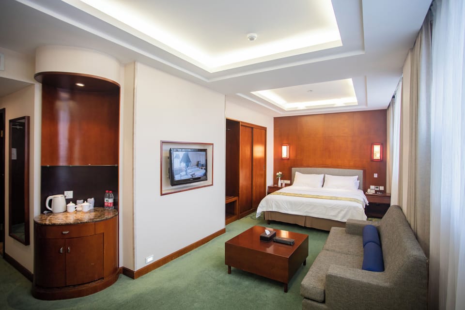 Superior Executive Room | Premium bedding, in-room safe, desk, blackout drapes