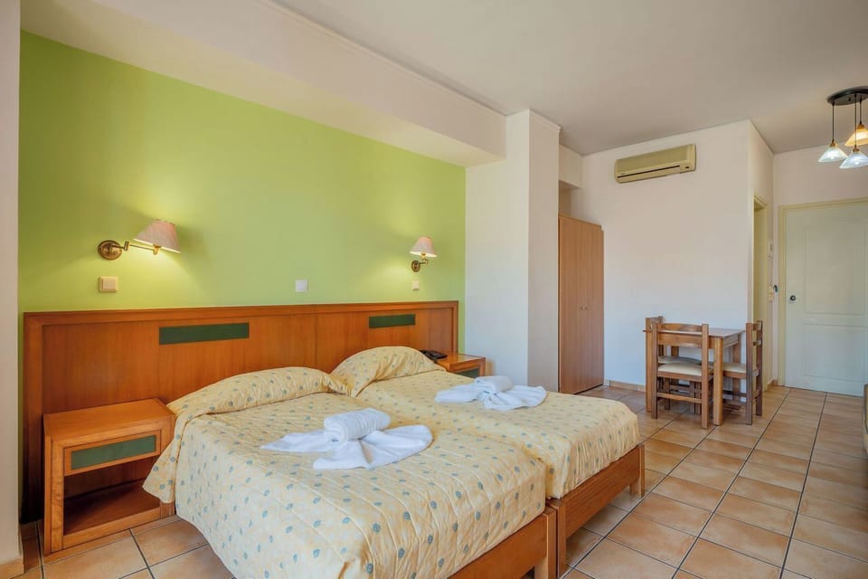Soundproofing, free cribs/infant beds, free WiFi