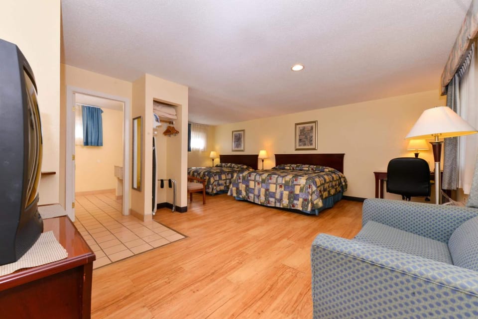 1 bedroom, desk, iron/ironing board, WiFi (free)