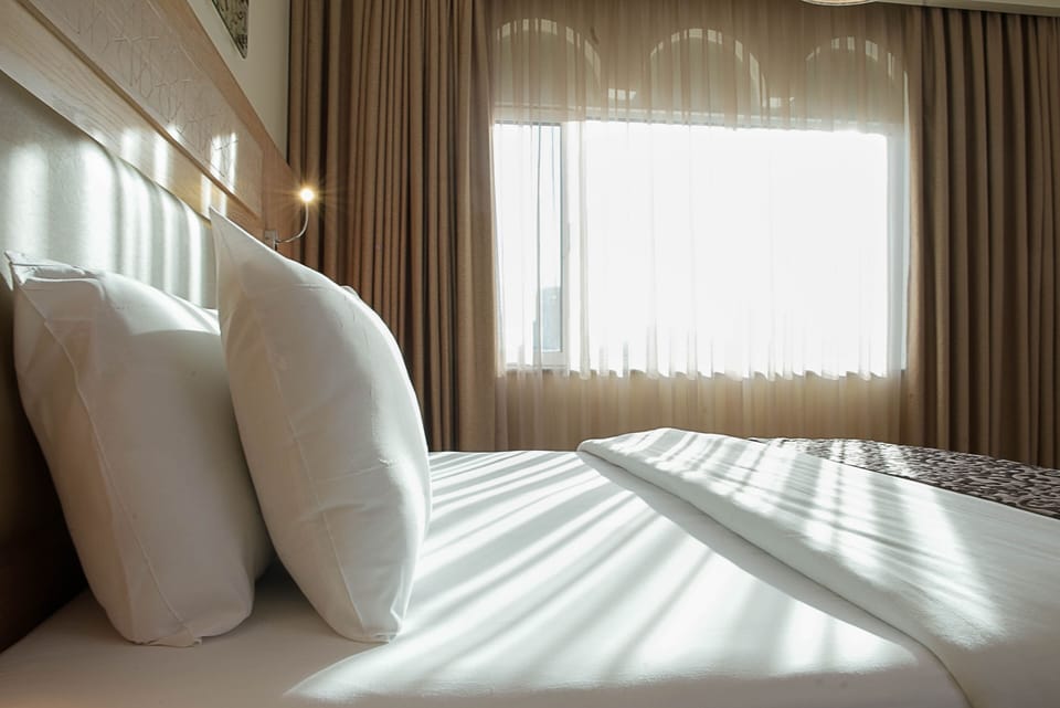 Junior Studio Suite | 1 bedroom, Egyptian cotton sheets, Select Comfort beds, minibar