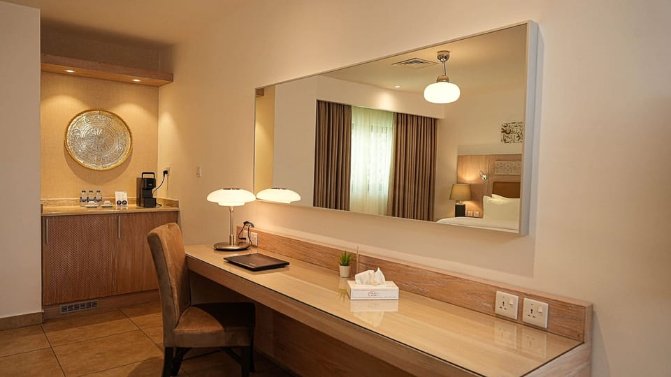 Junior Studio Suite | 1 bedroom, Egyptian cotton sheets, Select Comfort beds, minibar