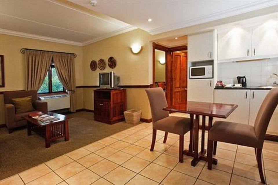 Classic Twin Room (Self Catering) | Down comforters, minibar, in-room safe, desk