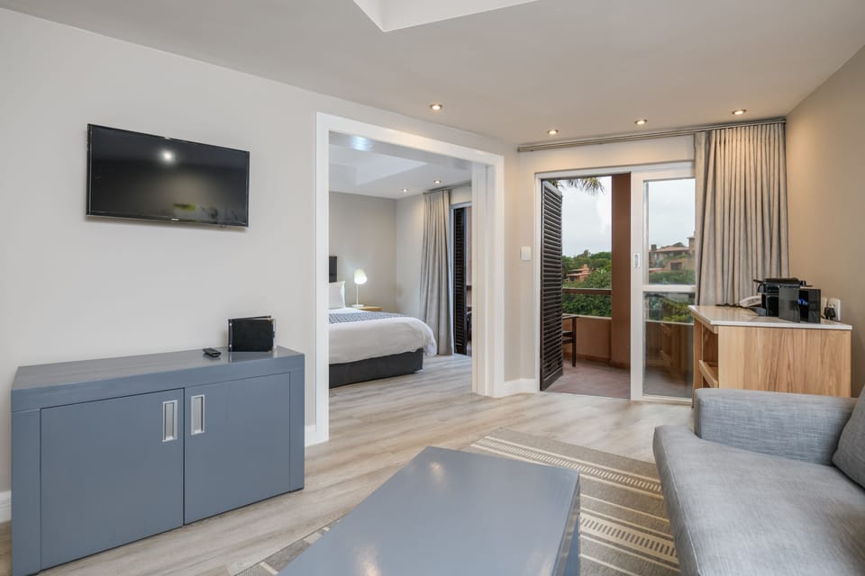 Suite | Living area | TV