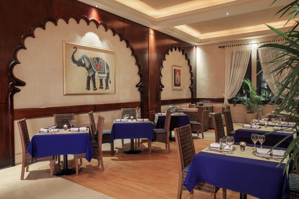 5 restaurants; breakfast, lunch, and dinner served