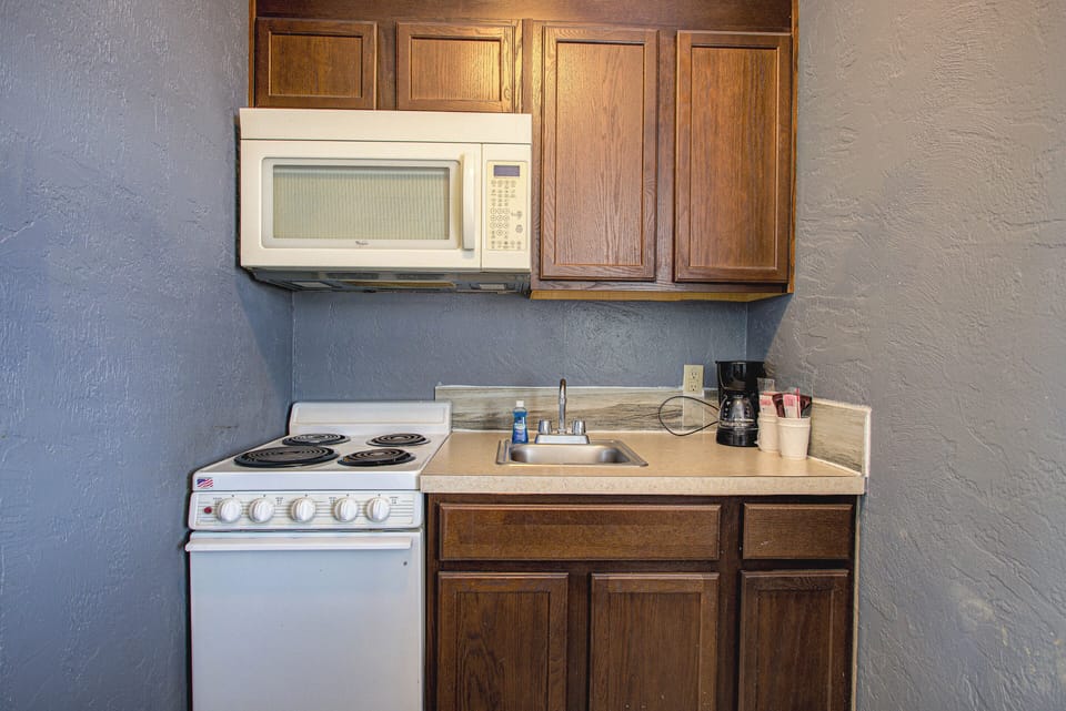 Coffee/tea maker, fridge, microwave