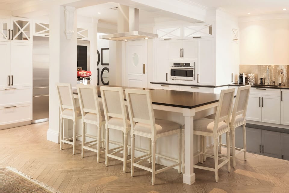 Royal Suite (Building B, No Pets allowed, No groups) | Private kitchen | Mini-fridge, microwave, stovetop, coffee/tea maker