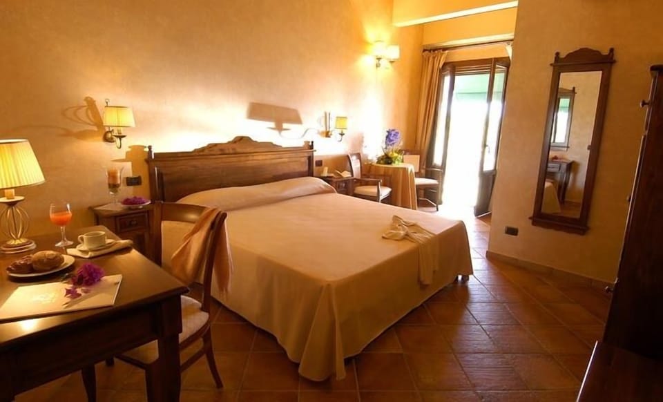 Superior Double or Twin Room | In-room dining
