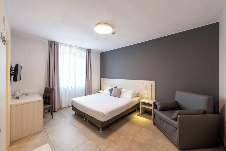 Deluxe Double Room | Frette Italian sheets, Select Comfort beds, minibar, in-room safe