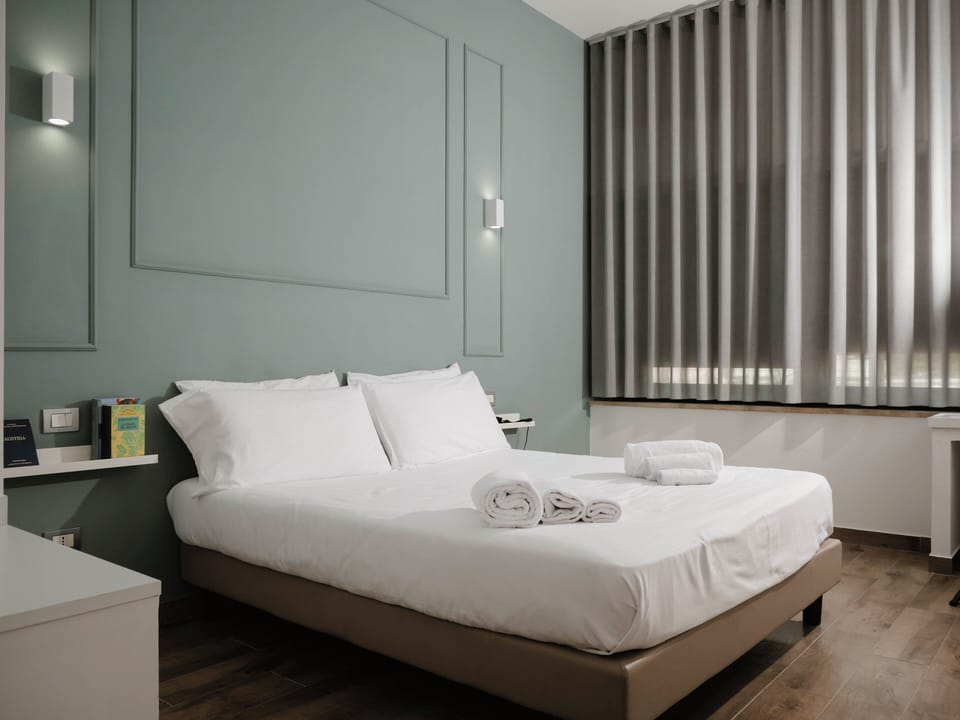 Classic Double or Twin Room | Pillowtop beds, minibar, in-room safe, desk