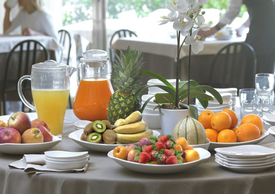 Daily buffet breakfast for a fee