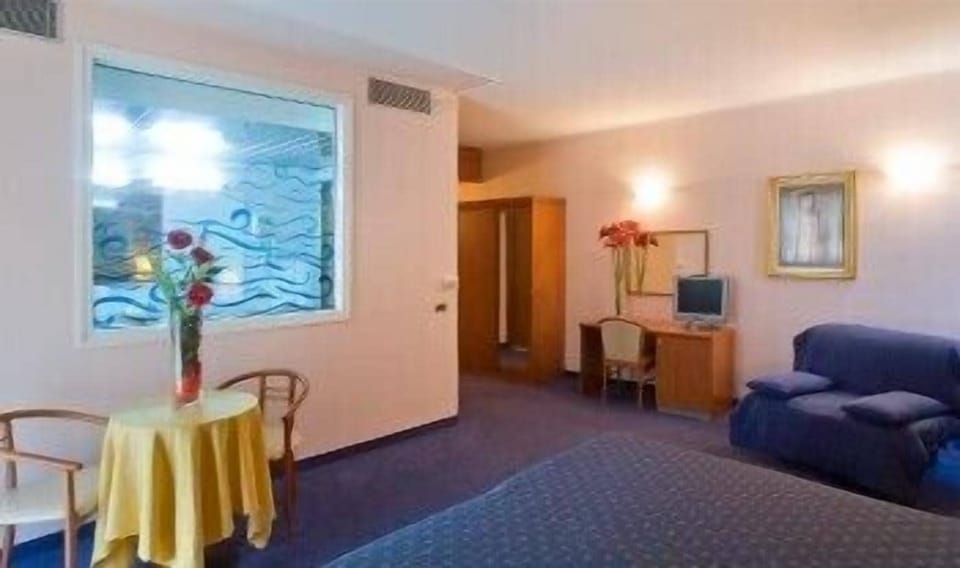 Minibar, desk, soundproofing, rollaway beds