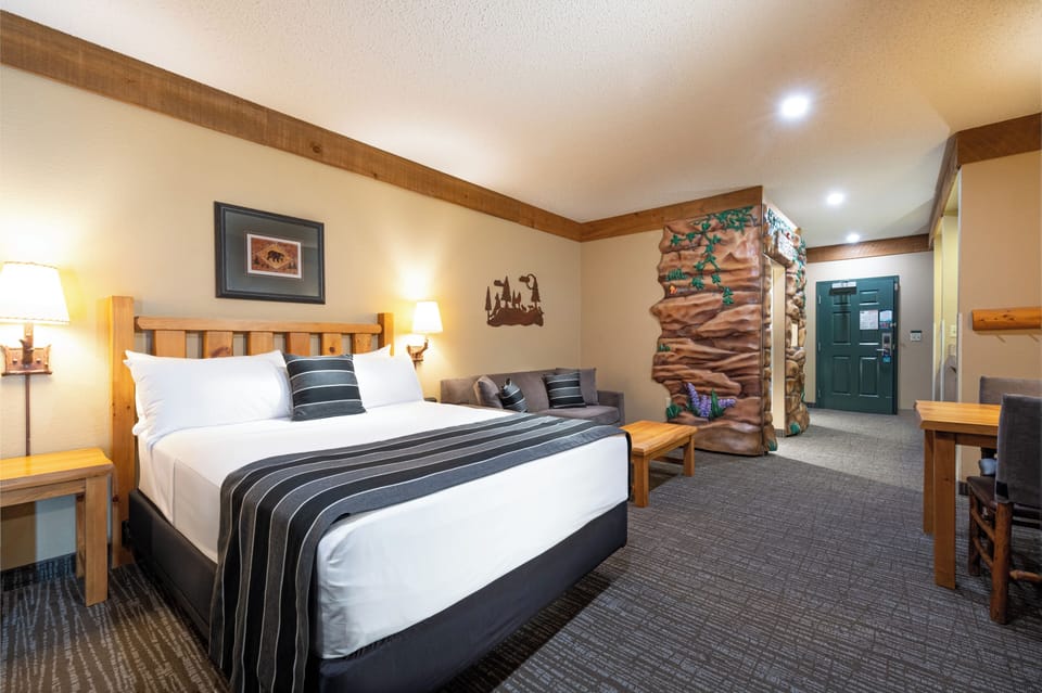Wolf Den Suite | Living area | Flat-screen TV
