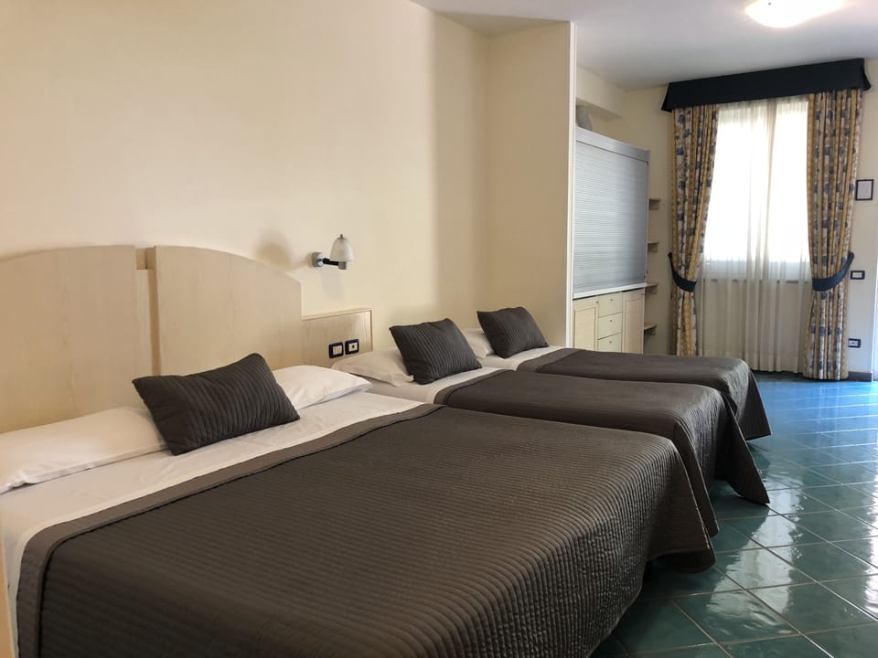 In-room safe, desk, soundproofing, free WiFi