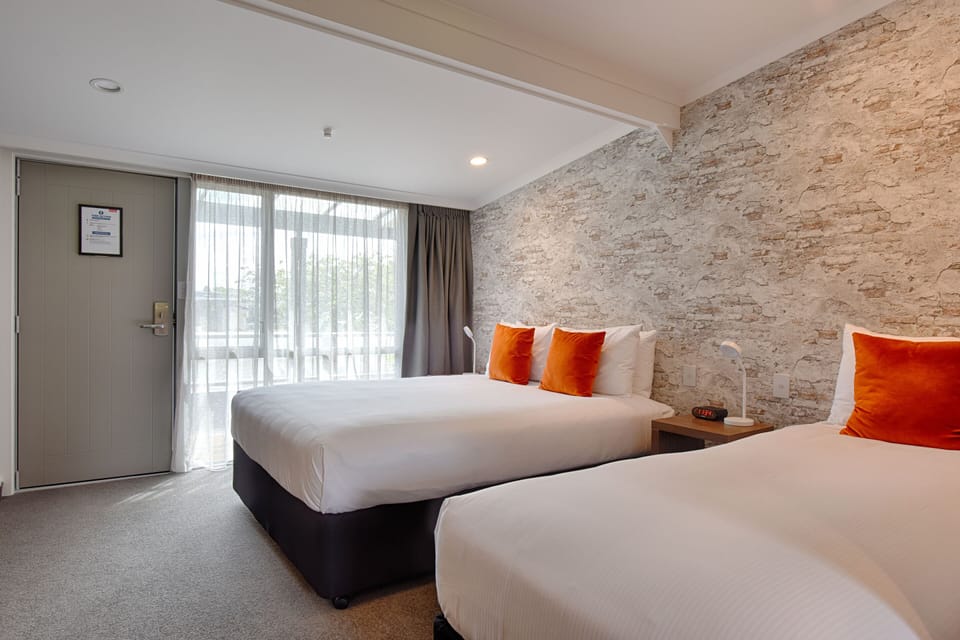 Room | Desk, iron/ironing board, WiFi (free), bed sheets
