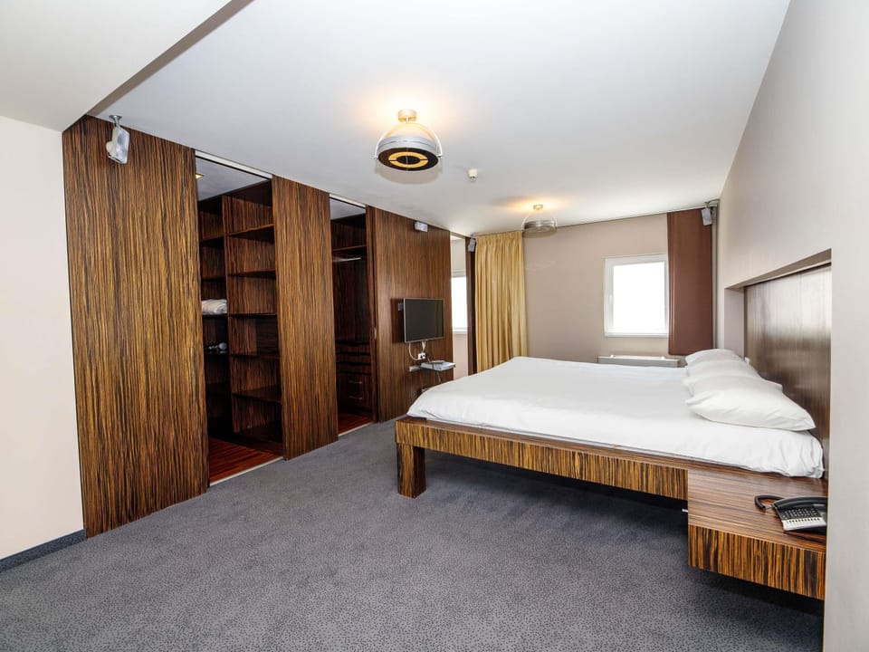 In-room safe, desk, iron/ironing board, free cribs/infant beds