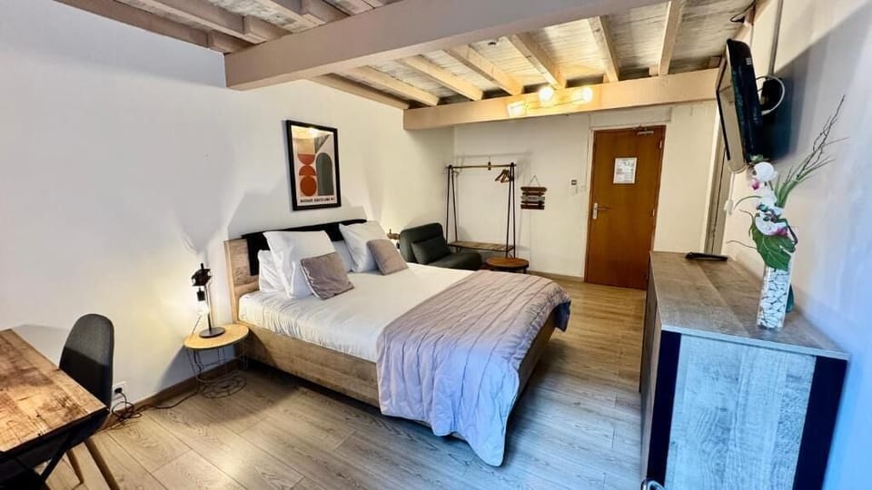 Superior Quadruple Room | Desk, free WiFi, bed sheets, wheelchair access
