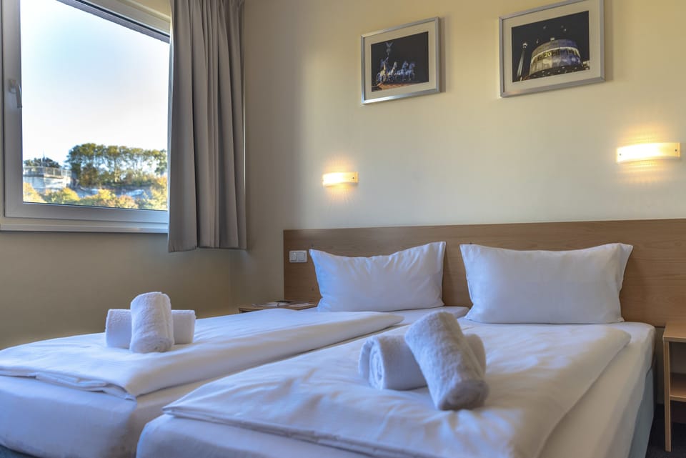 Double Room | Minibar, in-room safe, blackout drapes, soundproofing